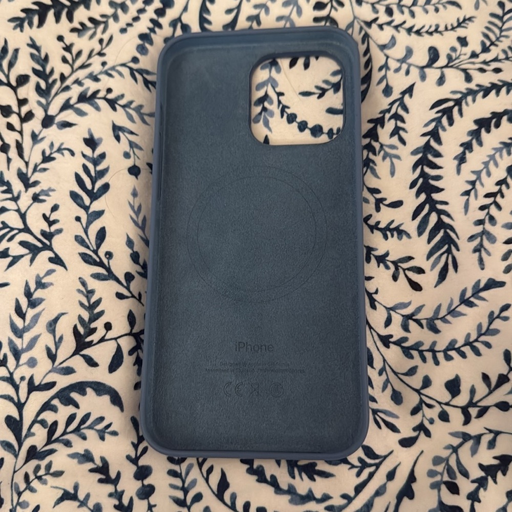 Apple iPhone 15 Pro Max Silicone Case with MagSafe - Winter Blue - Picture 3 of 3